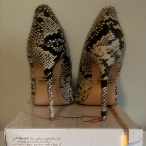 Elegant Collection Snake Print Pumps - Picture 3 of 3
